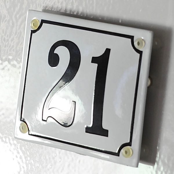 Emaille-Hausnummer-12x10-schabloniert